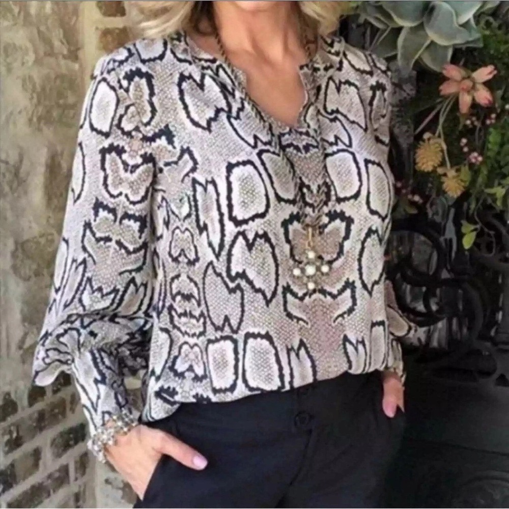 CABI XS Style 3759 Serpentine Blouse Snakeskin Print Long Sleeve‎ V-Neck Ruffle
